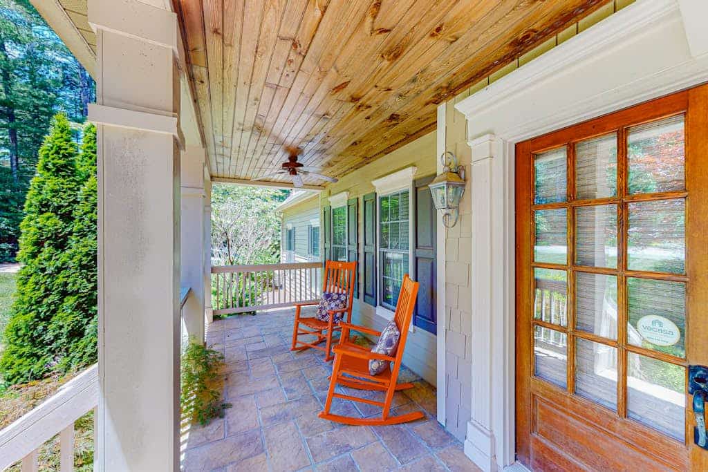Expansive Designer Estate w/ TV Room, Spacious Kitchen & Large Yard dog friendly