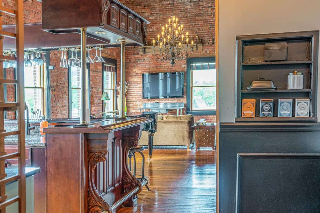 2000 sqft Historic Loft in Downtown Brevard - Near Waterfalls, Dining & More