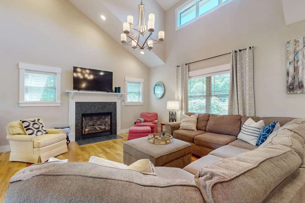 Updated Retreat w/ Large Deck & 2 Living Areas, Walk to Creamery