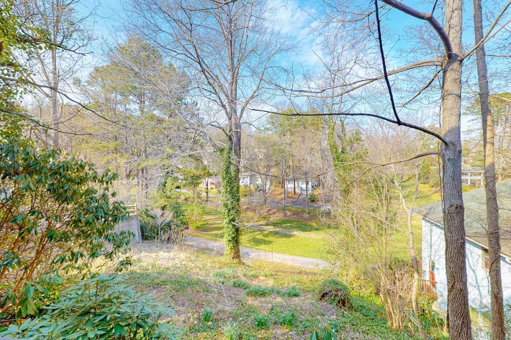 Friendly, spacious home with AC, washer/dryer, wood fireplace, & mountain view