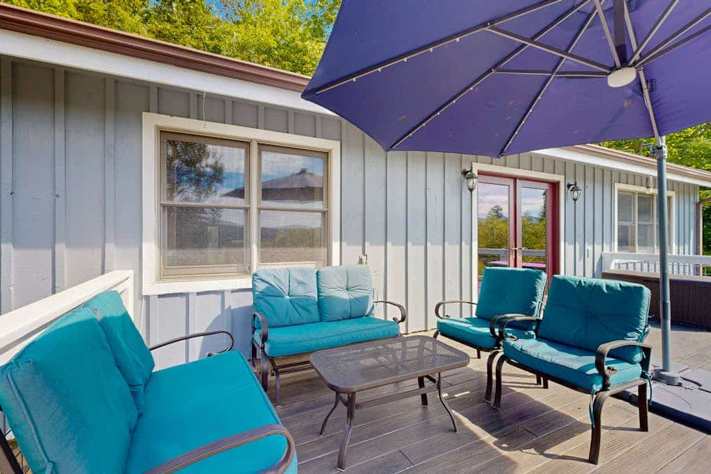Charming 2 BR home with Stunning Views from outdoor deck