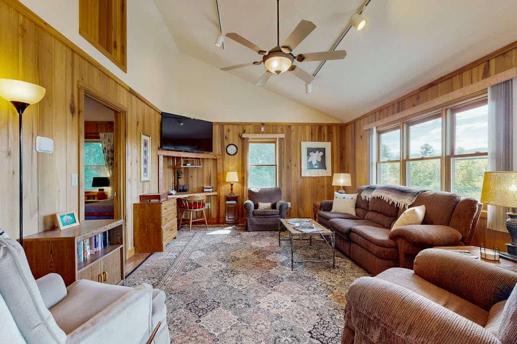 Charming 2 BR home with Stunning Views from outdoor deck