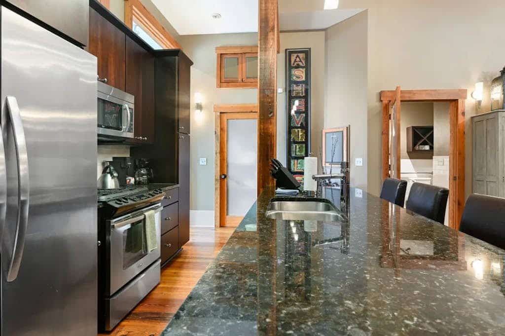 Renovated loft apartment in the heart of downtown - 2 blocks to Pack Square