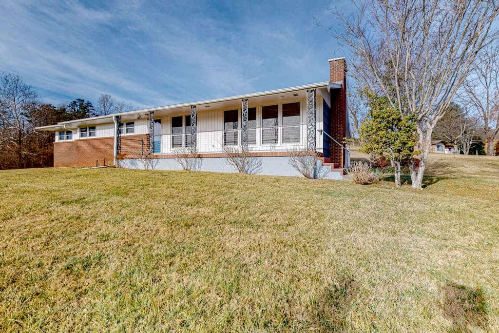 Sunlit Mountain-View Home w/ Fireplace, WiFi, Alfresco Living & Dining & W/D
