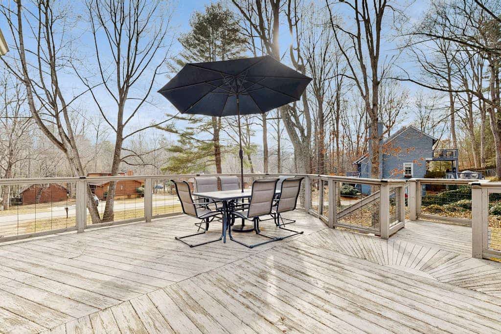 Dog-friendly home with deck, gas fireplace, central AC, & washer/dryer