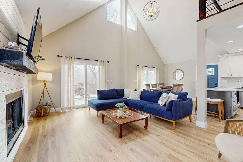 Dog-friendly home with deck, gas fireplace, central AC, & washer/dryer