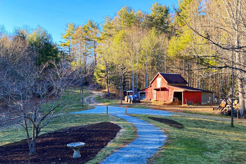 Quiet Mountain Cabin / 30 Acres / Hiking Trails / Porches / Fireplace / Firepit