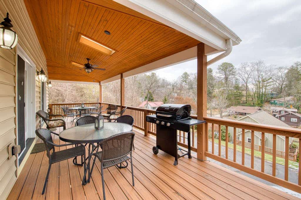 Sunny two-level home near the lake with free WiFi, AC, pool & skylights on deck