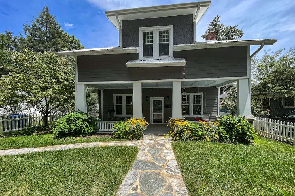Charming home a short walk from downtown w/2 fireplaces, porch, yard, firepit