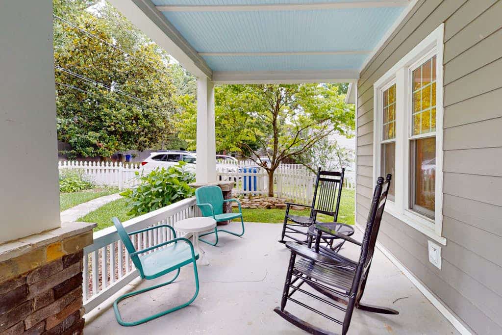 Charming home a short walk from downtown w/2 fireplaces, porch, yard, firepit