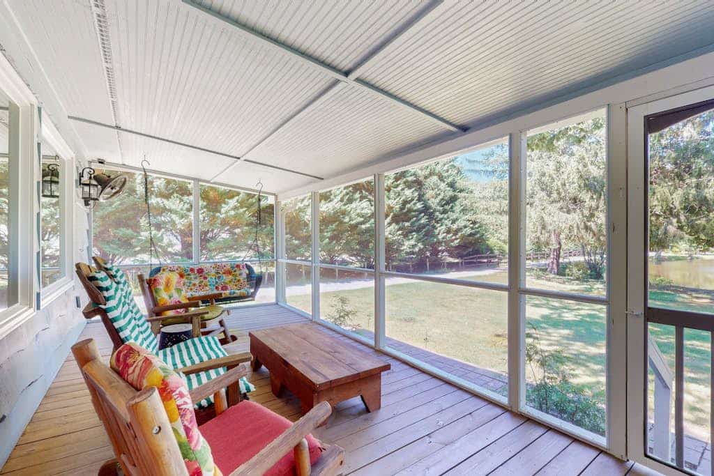 Charming Getaway w/ Luxe Interior & Screened Patio - Near Attractions