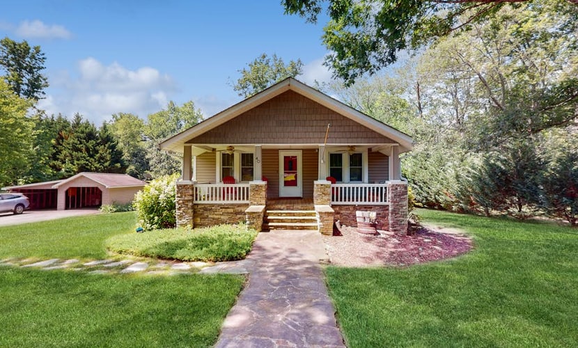 Vintage home with modern updates - near Biltmore, Chimney Rock & Lake Lure