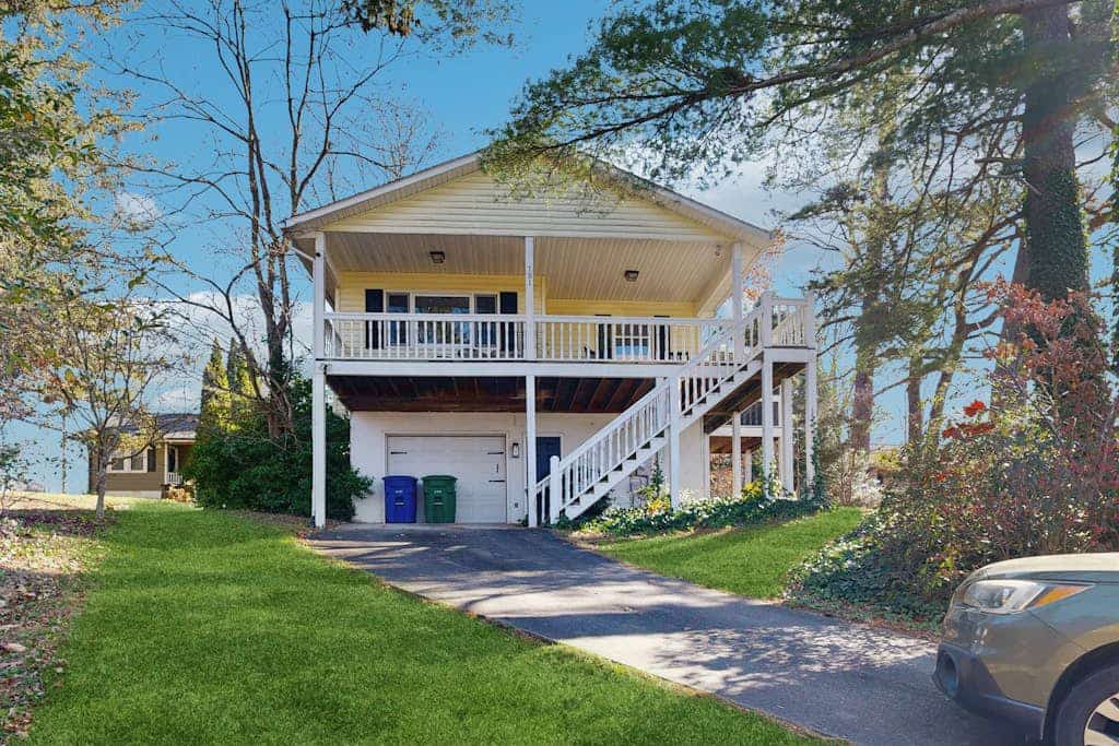 Charming 4BR retreat with Full Kitchen, Wifi and Patio | Pet-friendly
