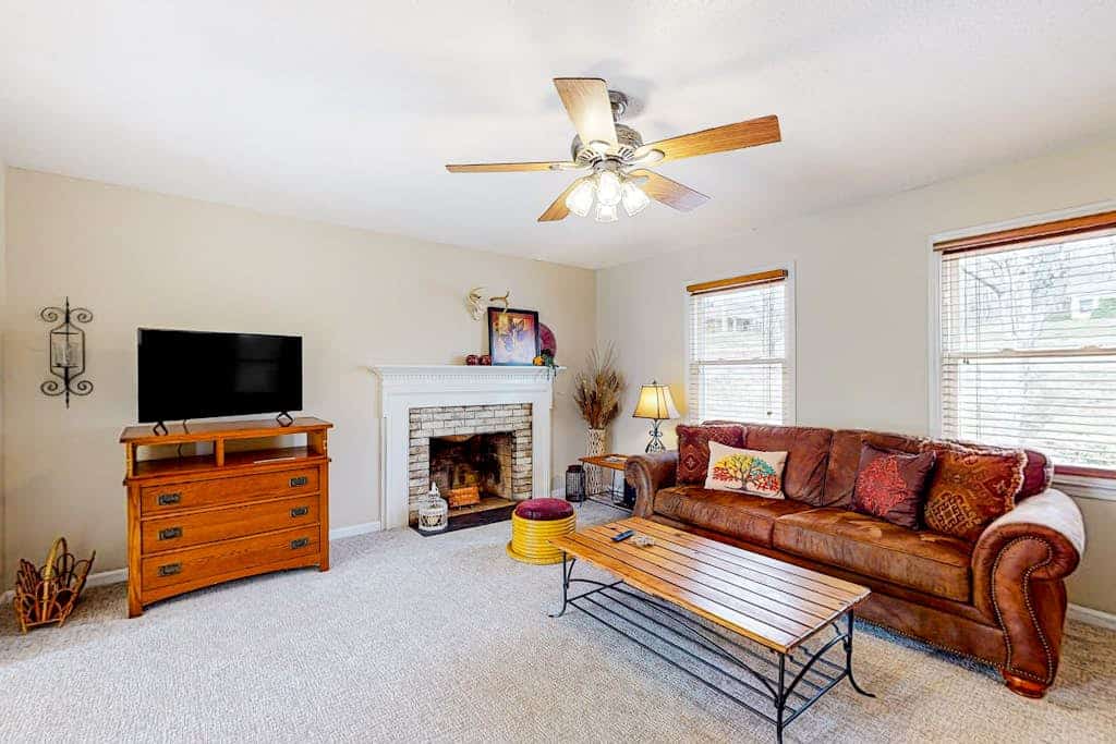 Warm & inviting upper-level guest suite w/ deck, shared washer/dryer, central AC