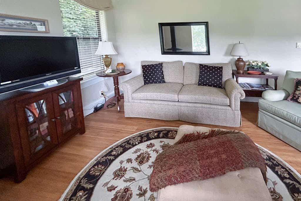 Escape to tranquility at this Lake Junaluska cabin w/ stunning views & amenities