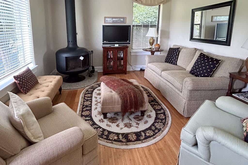 Escape to tranquility at this Lake Junaluska cabin w/ stunning views & amenities