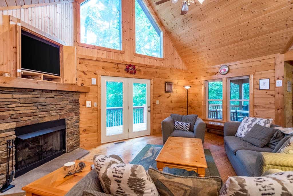 Mountain resort cabin on-site golf, pools, hot tub, sports courts - dog-friendly