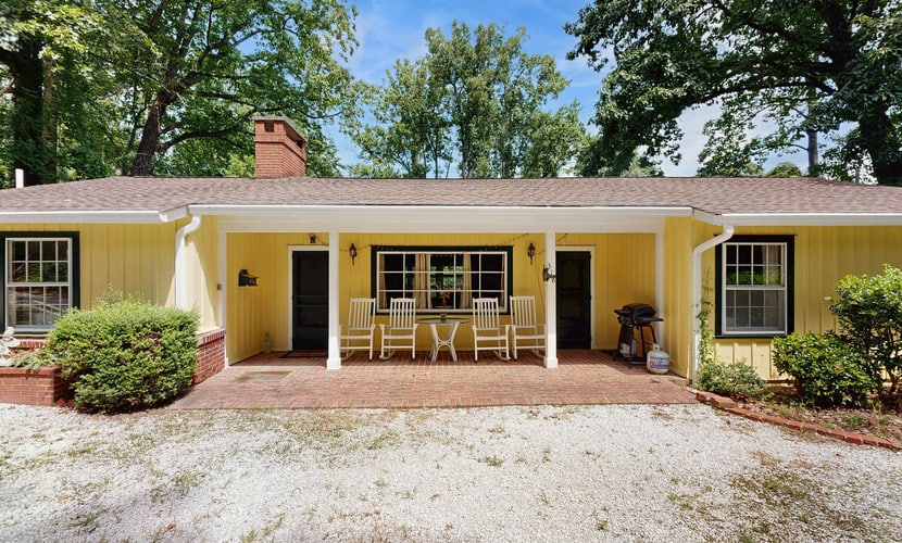 Lovely & inviting home with a sun porch, washer/dryer & AC