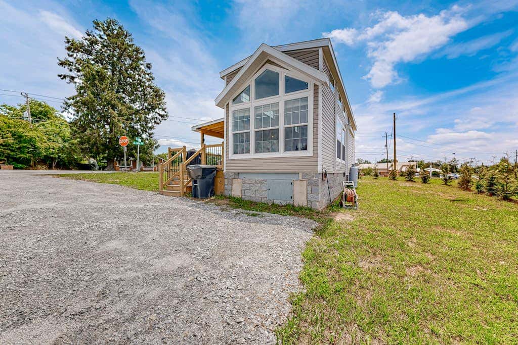 Honeycrisp Apple Cottage
