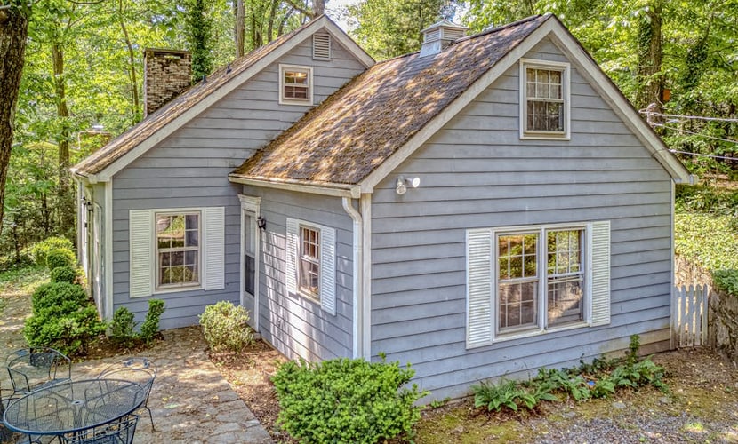Peaceful cottage near lake - dog-friendly, fast WiFi, snowbirds welcomed