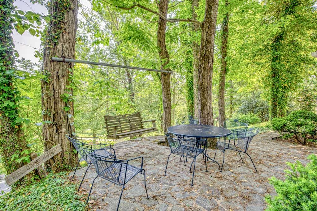 Peaceful cottage near lake - dog-friendly, fast WiFi, snowbirds welcomed