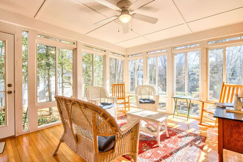 Classic home with WiFi, a full kitchen, central A/C, pool
