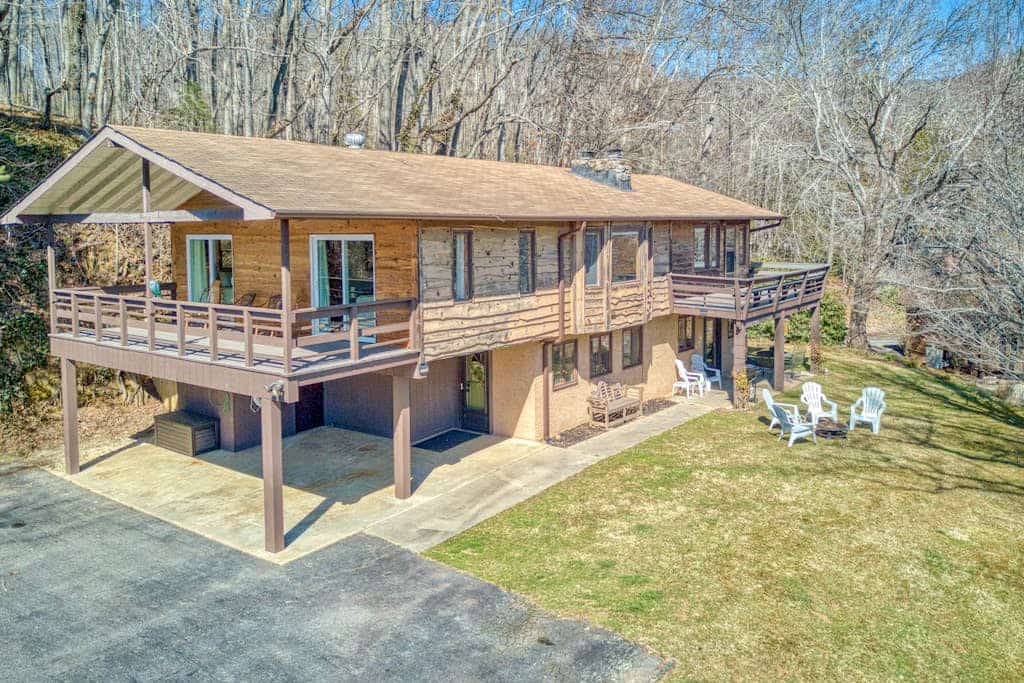 Breathtaking mountain home with amazing views, firepit, & central AC - 2 dogs OK