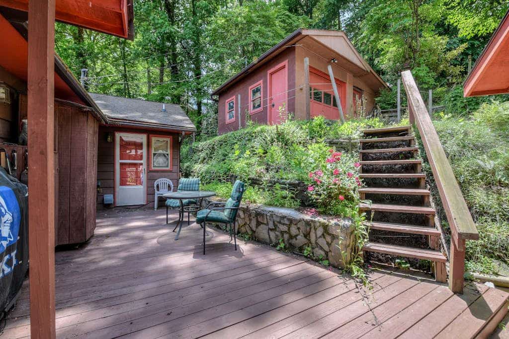 Spacious two-story lakefront home with lake views, balcony, AC, pool & tennis