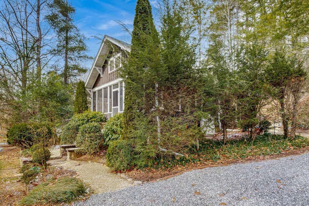 Lake Junaluska Cottage w/ Kayaks, Fire Pit & Screened Porch