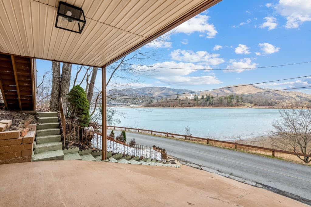 Lake-view apartment with a full kitchen, patio, pool, tennis & basketball access