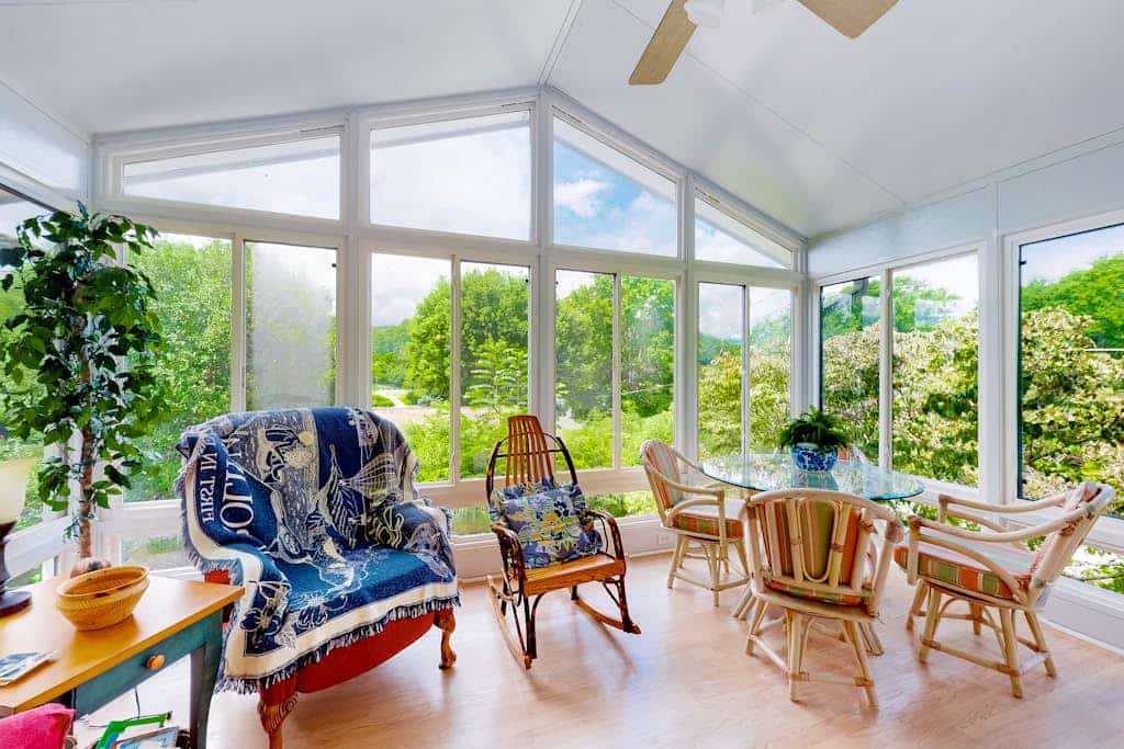 Vintage charmer in Lake Junaluska with mountain views, pool & sunroom