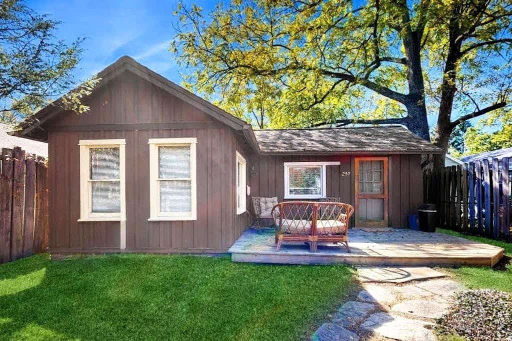 Centrally located home, with cottage, in Brevard - close to outdoor activities!