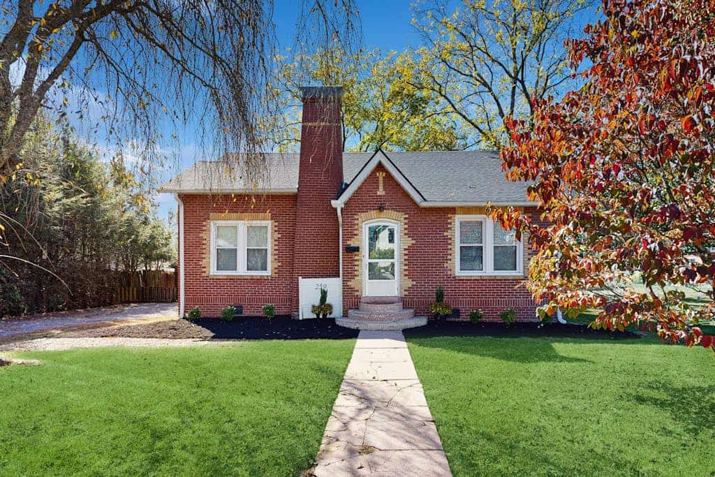Centrally located home, with cottage, in Brevard - close to outdoor activities!