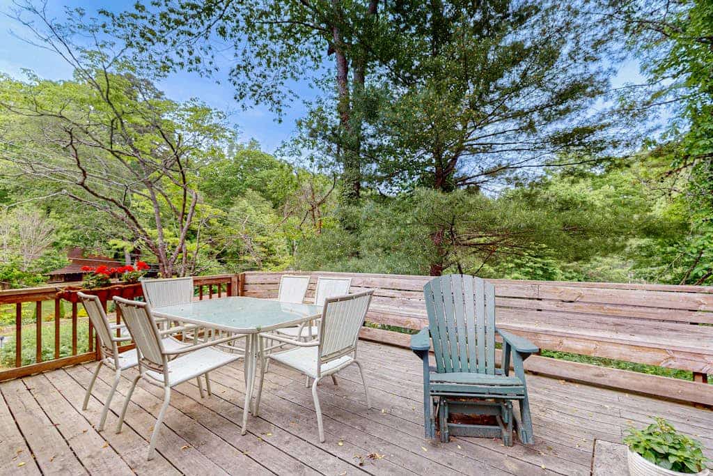 Charming Dog-Friendly home with Full Kitchen, A/C and Access to Community Amenit