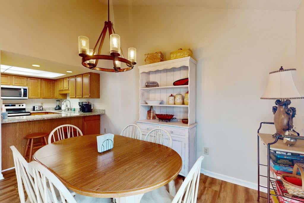 Resort condo with multiple balconies, resort beach access, pool, golf & Hot Tub