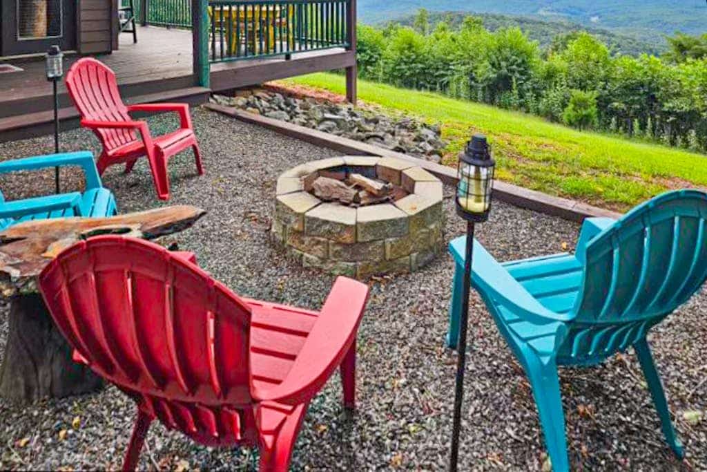 Amazing  Pet Friendly chalet w/ mountain views, wraparound porch, & hot tub