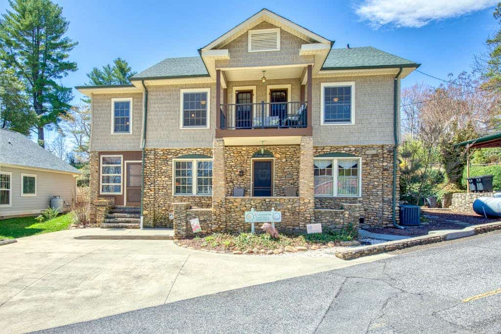 Lake Duplex with Central AC, WiFi, Fireplace & W/D - Steps to Pool and Tennis