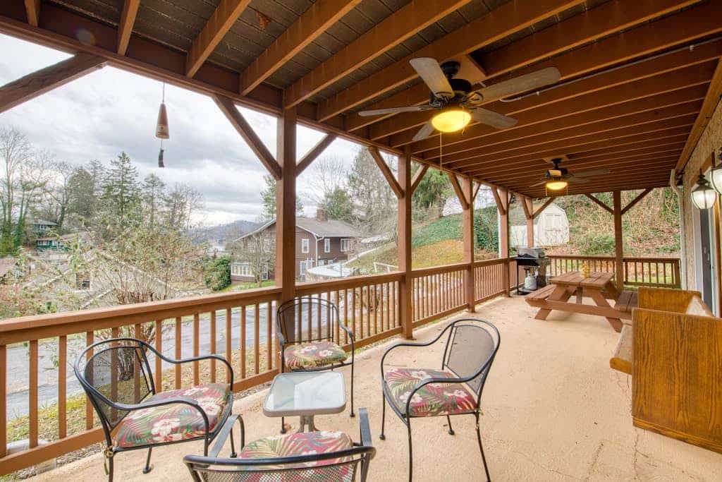Wonderful lower-level home close to the lake with private entrance, WiFi, AC