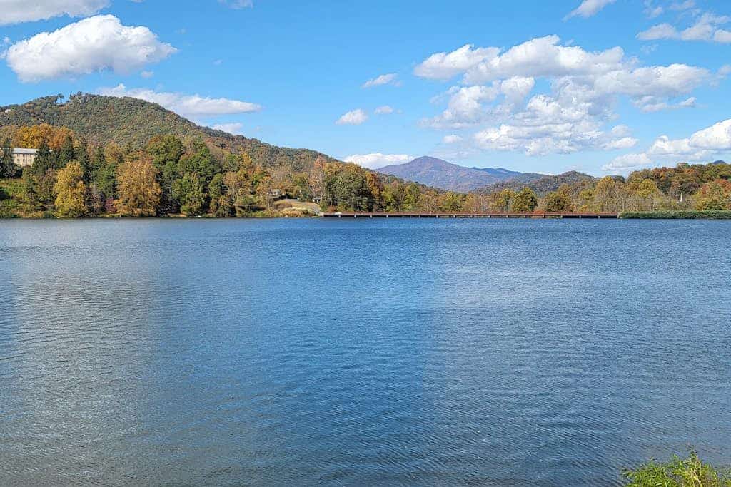 Lake view retreat with seven bedrooms and a scenic deck - pool & tennis access