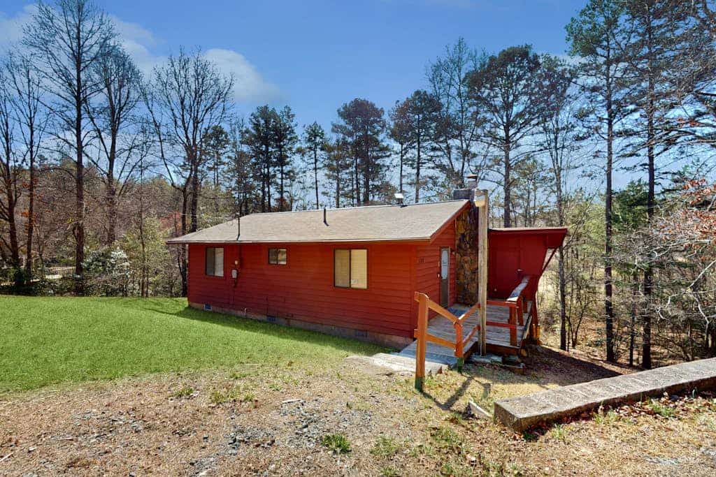 Updated tree-lined cabin with mountain view, and screened-in deck.