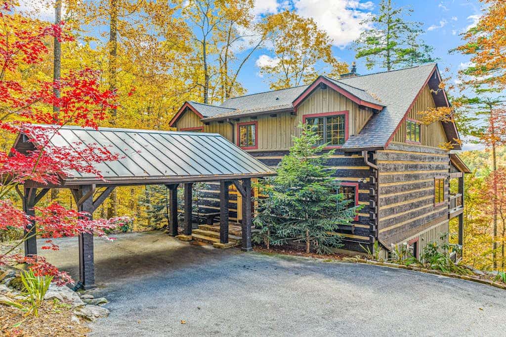 Dog-friendly, upscale cabin with gourmet kitchen, entertaining deck, & hot tub