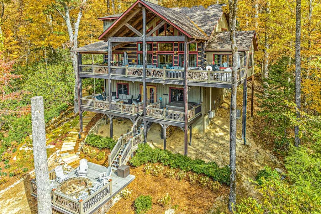 Dog-friendly, upscale cabin with gourmet kitchen, entertaining deck, & hot tub