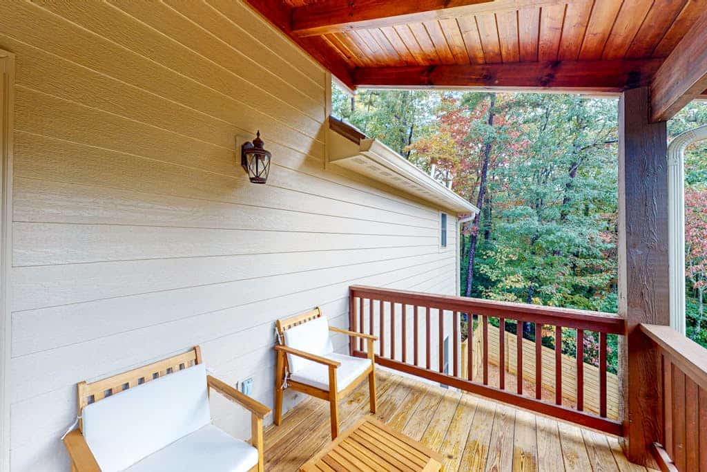 Scenic retreat with private hot tub, fenced yard, fire table, & furnished porch