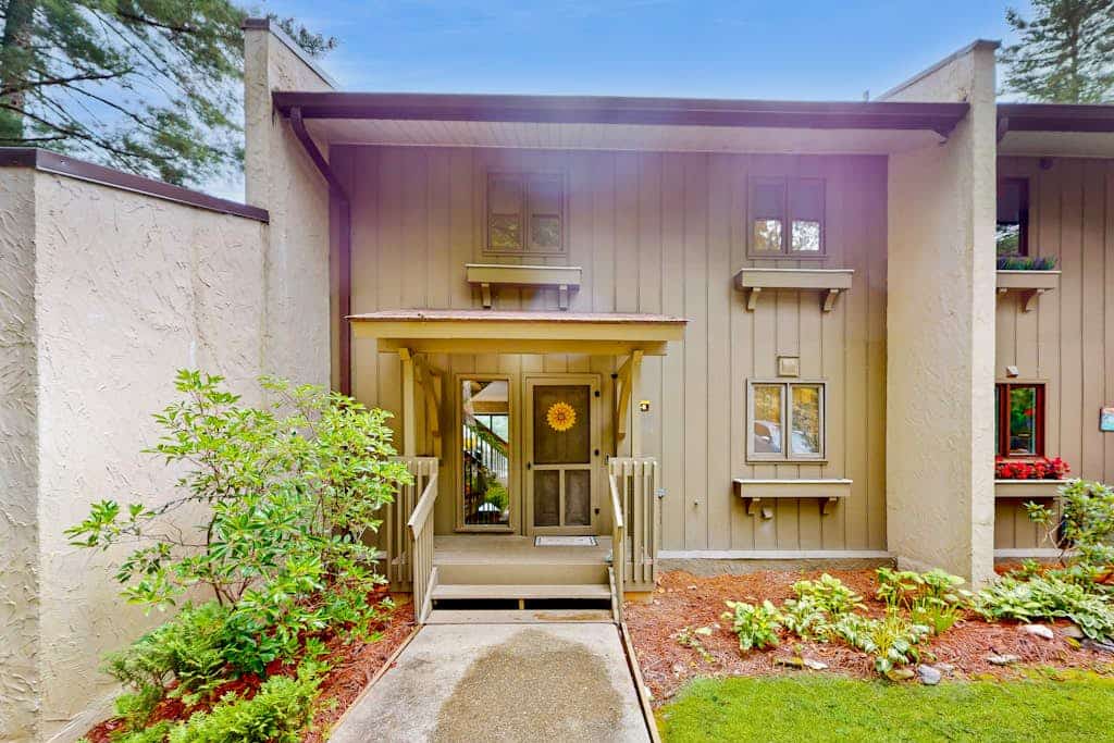 Lake-view dog-friendly condo with pools, hot tub, sauna, tennis, & balcony