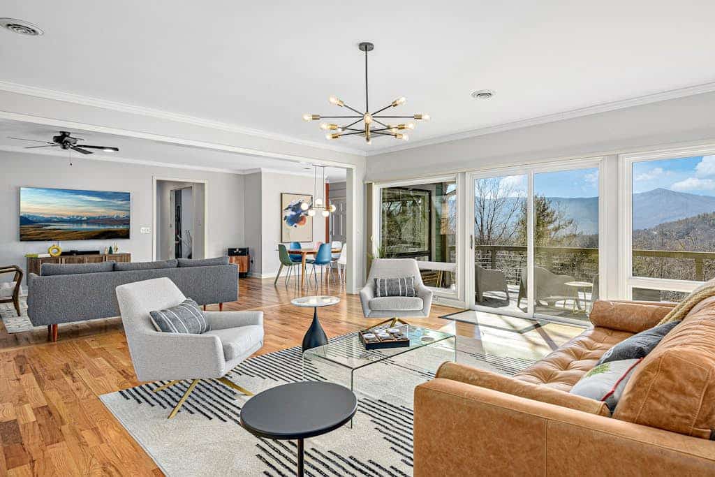 Luxury mountain home with hot tub, theater, pool table & million dollar views