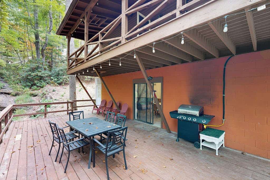 Mountain home nestled in the forest with a stream, deck, firepit, & game room