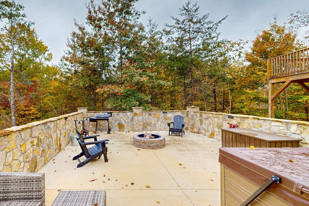 Tranquil Paws: Your Dog-Friendly Haven in Lake Lure with a Hot Tub