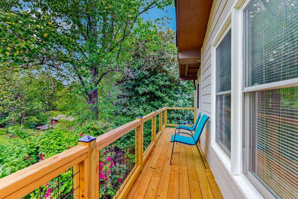 Experience 'Sunny Retreat' in Lake Junaluska - Cozy Sunroom, Pool, Trails, More