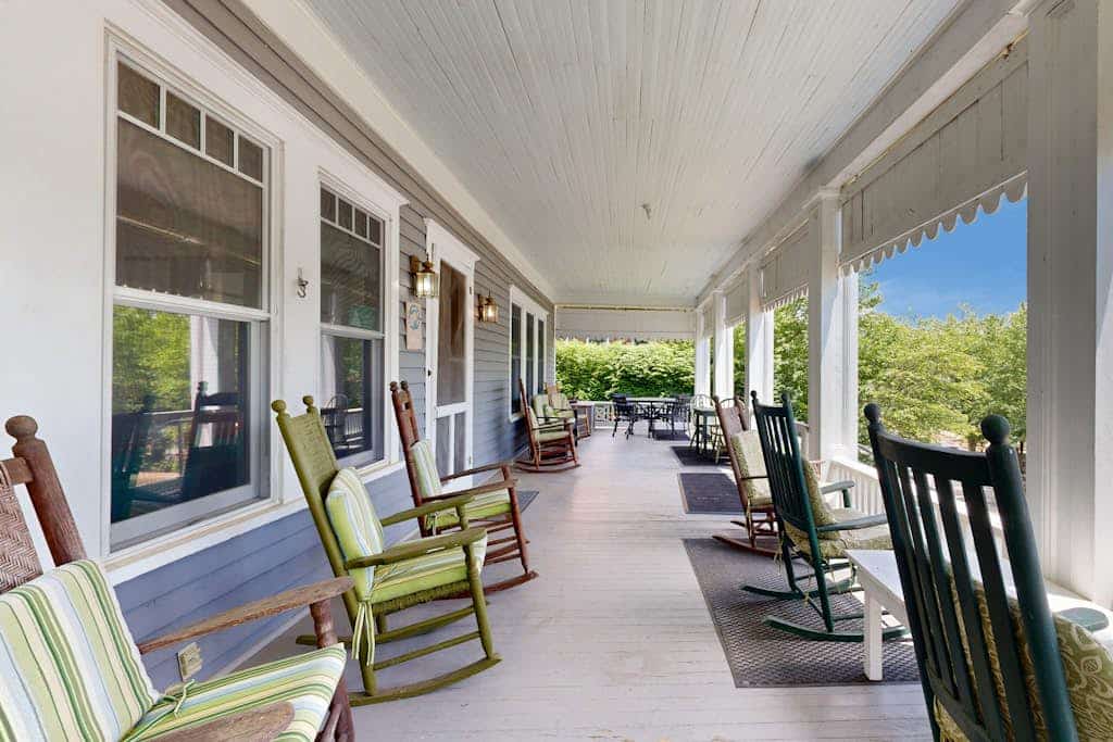 Lake Junaluska Retreat: Gas Grill, Family Fun, Serene Views, Pool