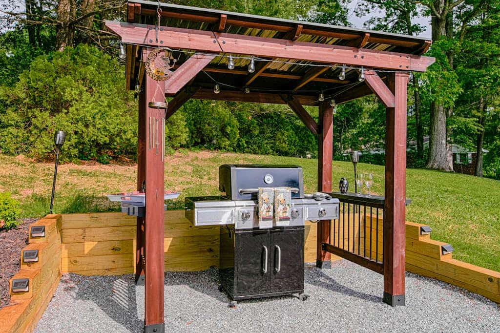 Charming Oasis w/ Alfresco Dining, 3 Smart TVs, Gas Grill & Gym